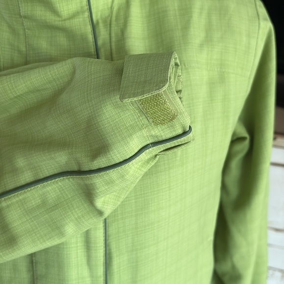 Marmot lime green winter jacket removable hood and snap waist zip close pockets - Picture 7 of 16